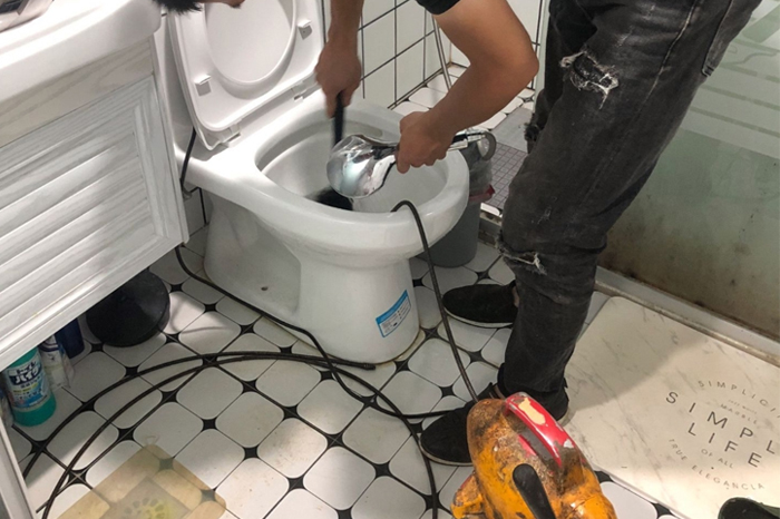 武宣马桶堵塞自己疏通还是找师傅?专业上门服务让你省时更省心