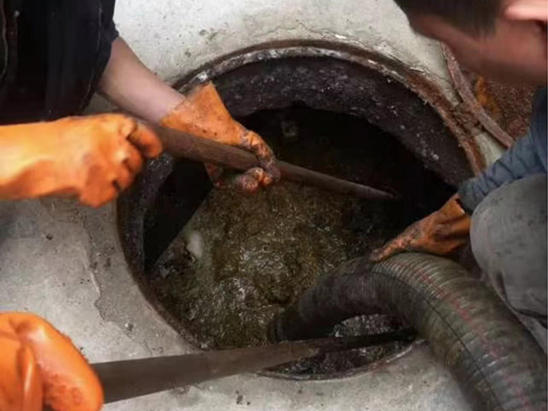 武宣清理化粪池时如何避免沼气的危害?